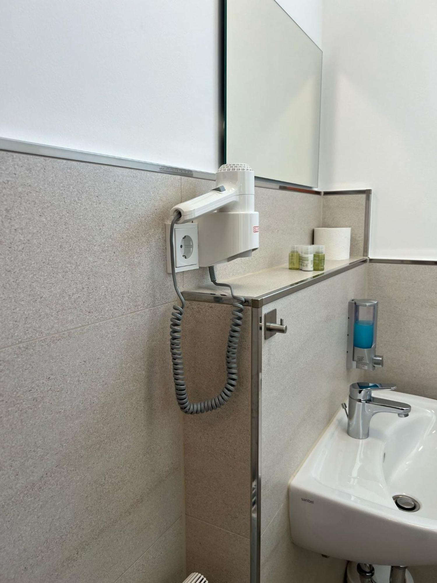 Avento Hotel Hannover Langenhagen  Екстериор снимка